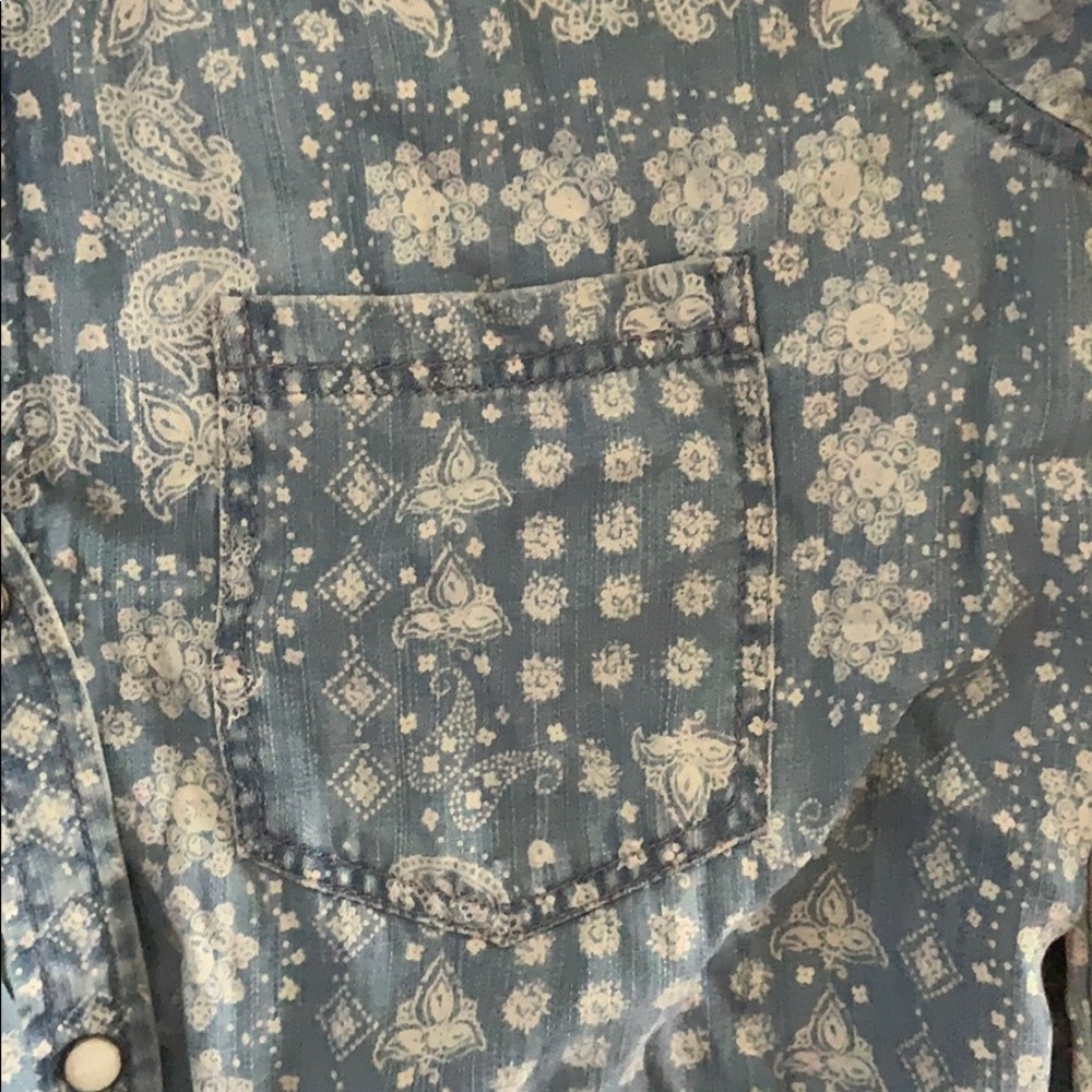 Button Up - Picture 4 of 4